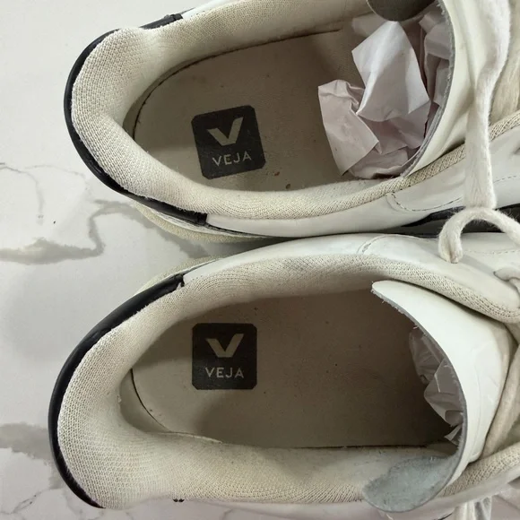 Veja White and black leather sneakers - Picture 4 of 9